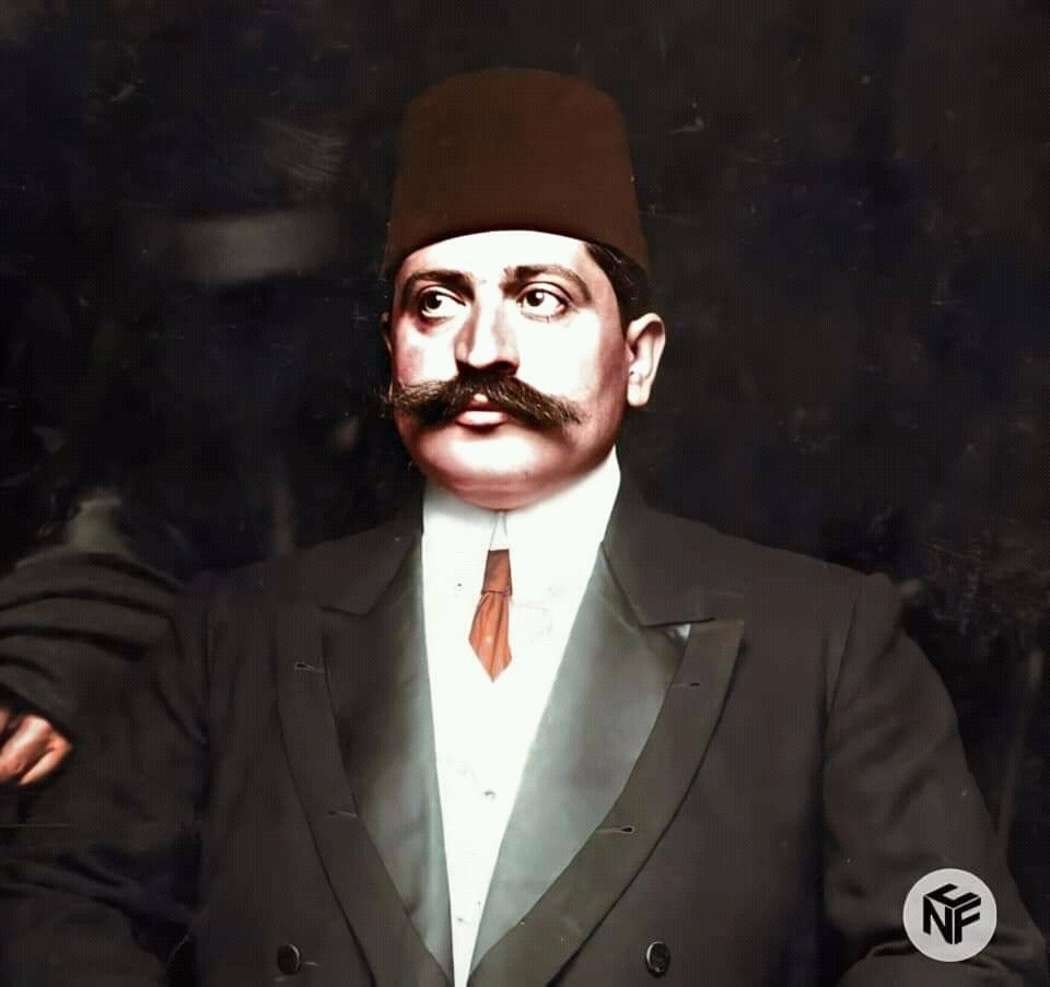 Turk_Elleri's tweet photo. Asla derileşmezdi vezir esvabı sende,
Sen zorla büyüktün, ne kadar istemesen de...
En sonra eğildinse de kurşunla eğildin,
Altınlar akarken de züğürt ölmeyi bildin.
Neymiş sana heykel? ne demekmiş sana türbe?
Arkanda kalan tertemiz ismin yetişir be!

#TalatPaşa https://t.co/m6PUoWuVgY