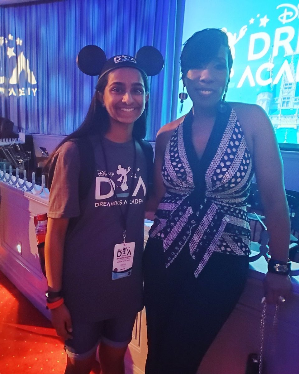 joinnest4's tweet photo. It was a great privilege to meet Brandi Harvey &amp; Karli Harvey at the @dreamersacademy 😍 Truly a dream come true!♥️ Thanks DDA for this incredible opportunity! #NEST4US #dda100 #dreamer #inspiration #teenentrepreneurs https://t.co/TnRs0vUSVw @IAmSteveHarvey @BroadRunHS @Essence https://t.co/MxKAh6SNtf
