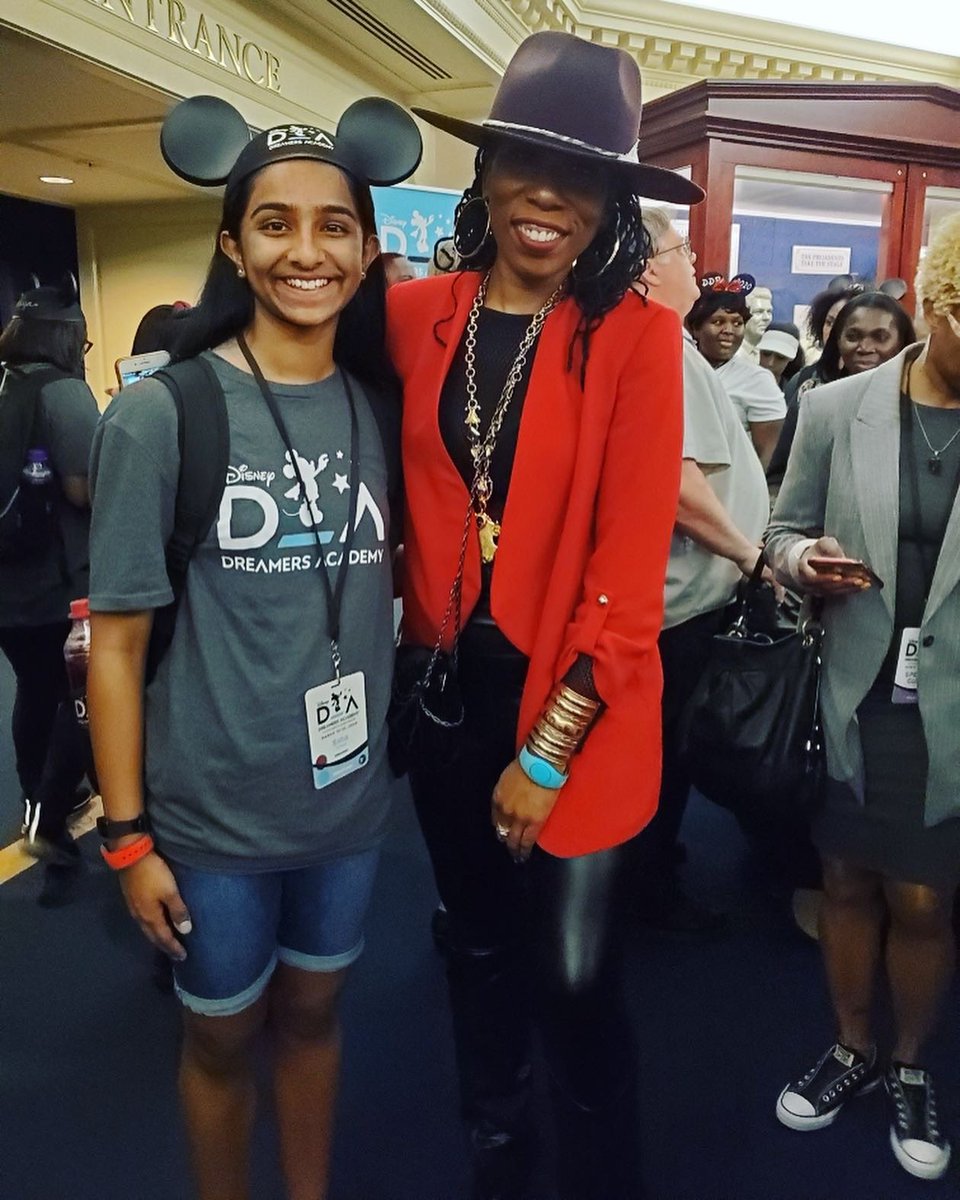 joinnest4's tweet photo. It was a great privilege to meet Brandi Harvey &amp; Karli Harvey at the @dreamersacademy 😍 Truly a dream come true!♥️ Thanks DDA for this incredible opportunity! #NEST4US #dda100 #dreamer #inspiration #teenentrepreneurs https://t.co/TnRs0vUSVw @IAmSteveHarvey @BroadRunHS @Essence https://t.co/MxKAh6SNtf