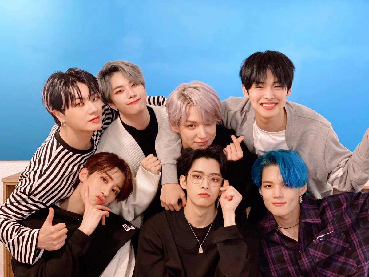 VICTON1109's tweet photo. [#빅톤] 깜짝 만남이어서
더 설레고 두근두근했던 빅토니 VLIVE🐺 돌아온 2020 🔍 왓타임 뉴스룸🗞
스케줄을 마치자 마자 앨리스가
보고싶어 아우우우울🐺💨💨
달려온 빅토니들이었어요🙌
첫째 주도 함께해줘서 감사합니다!
하.땅.사😆💙💛

#VICTON #Continuous 
#Howling  #하울링 #🐺 https://t.co/SSG6RrdZzs