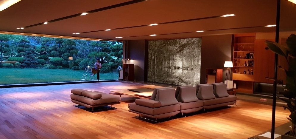 INDIEWASHERE's tweet image. self quarantine at my bosses house  so far so good