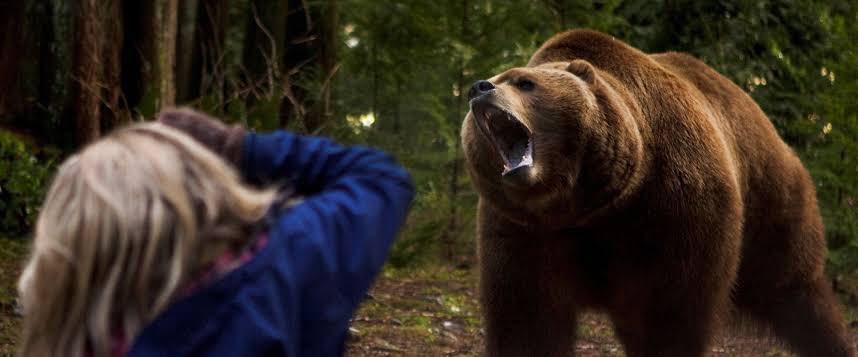 人間食べ食べカエル イントゥ ザ グリズリー メイズ は ブラックフットと比べると熊の恐怖度はマイルドだけど とにかく熊 が出まくって10分に1回くらいの頻度で人を殺めてくれるテンション高めの熊サバイバルスリラーです クマ過労死寸前の大暴れ