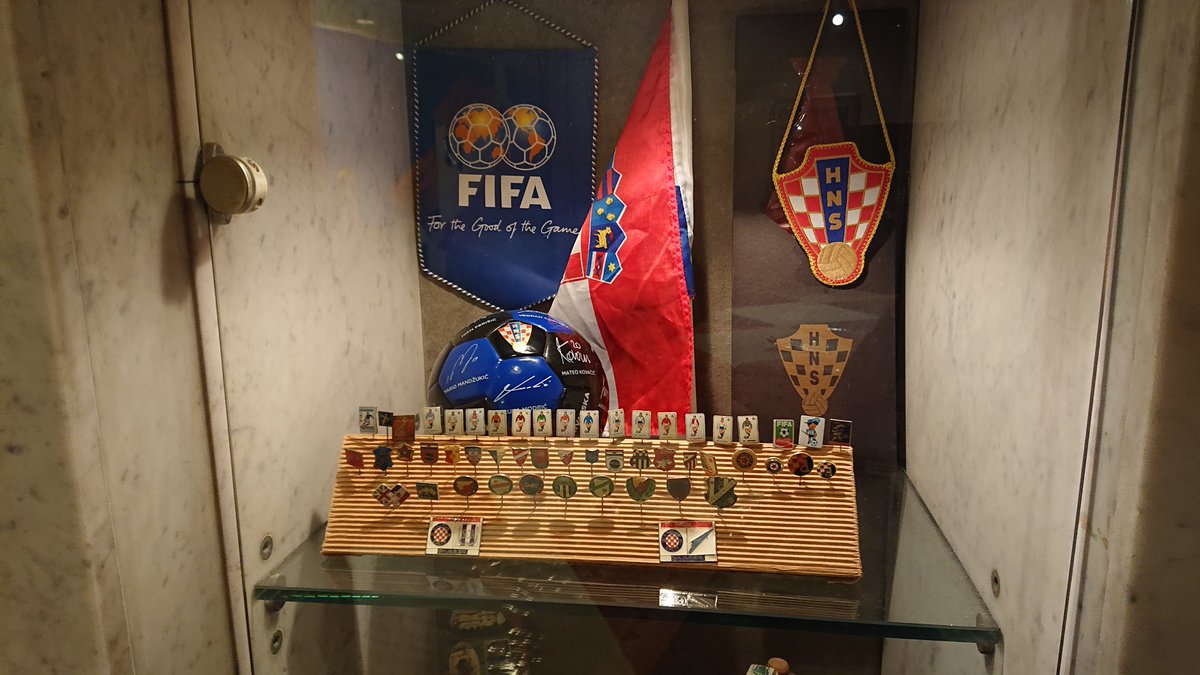 羊 新アカウント お店のアドレス貼ってなかった なお店内はクロアチアサッカーの歴史で彩られており ユーロ16のクロアチア代表全選手のサインボールは垂涎の的 誰でも知ってる名前がズラリ T Co 4awun5m0ya 羊 新アカウント お店のアドレス貼ってなかった なお店内はクロアチアサッカーの歴史で彩られており ユーロ16のクロアチア代表全選手のサインボールは垂涎の的 誰でも知ってる名前がズラリ T Co 4awun5m0ya
