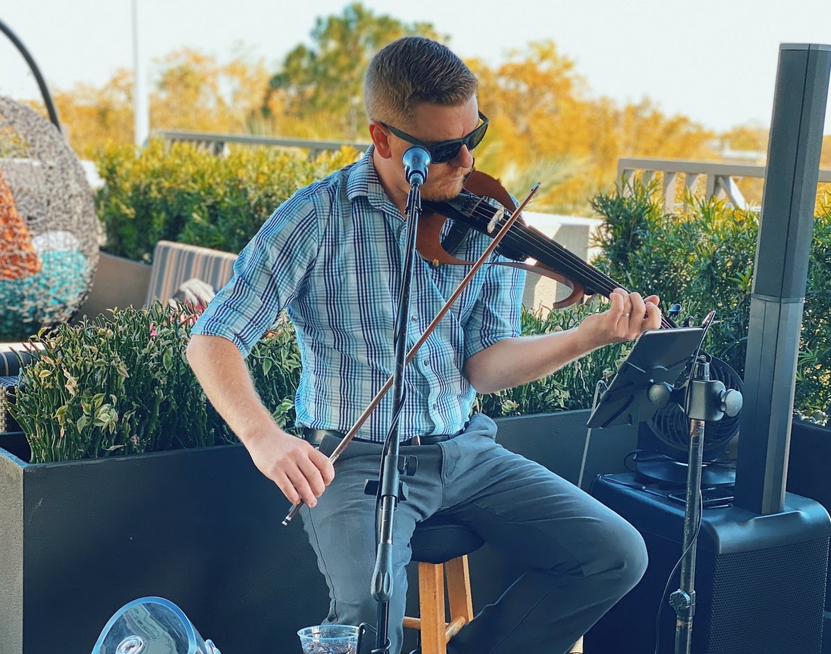 Live music &amp; rooftop brunch every weekend!🥂