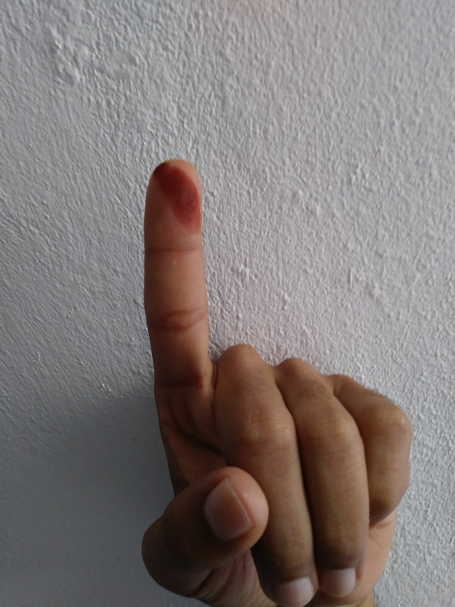 angel_mc20's tweet photo. Acabo de votar en la escuela Cristobalina Batista, Sto. Dgo. Oeste y en las afueras está lleno de personas con gafetes de Francisco Peña(Actual sindico). #Elecciones2020RD #ReportaTuVoto #YoCreoEnRD @SIN24Horas Art 169 Régimen Electoral. https://t.co/apZYl49w6T