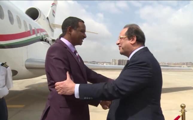 بأي بلاء عاد ؟ وبأي مصيبة حضر؟ الفيصل بين الثوار وهذا الرجل هو كشف المستور في مجزرة القيادة العامه والعلاقه المريبه لحفتر السودان مع محور الشر وتغول قواته وشركاته على الجيش والشعب والاقتصاد؟! #تحديات_الفتره_الانتقاليه 
#الثورة_مستمرة