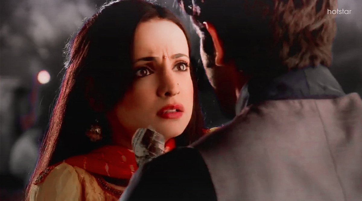 A: 'Tum ghar pe bhi nahi mili aur raste mein mujhe yeh mila..mujhe laga..do you even know what im going through? Tumhe pata hai kitna pareshan tha main mujhe laga maine tumhe kho dia.. Agar uss ambulance mein tum hoti toh? What if I've lost you.' #BarunSobti  #SanayaIrani  #IPKKND