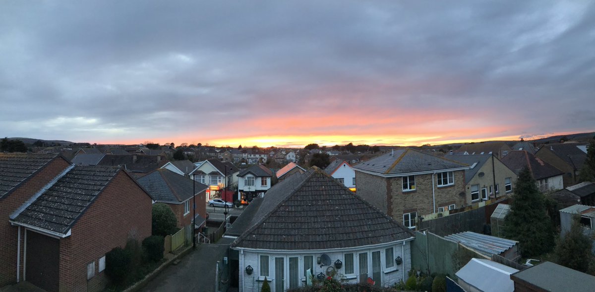 lightningsnaps's tweet photo. Fire sky Sunset over lake #sunset #isleofwight #isleofwightsunset #fireskysunset #visitisleofwight #panoramicsunset @bbcweather @wave105radio @RickJacksonDJ1 @SparkyTheClown @iwightradio @iwcponline @BBCSouthNews @BBCSouthWeather @SimonParkinTV https://t.co/1X4rAJ57G6