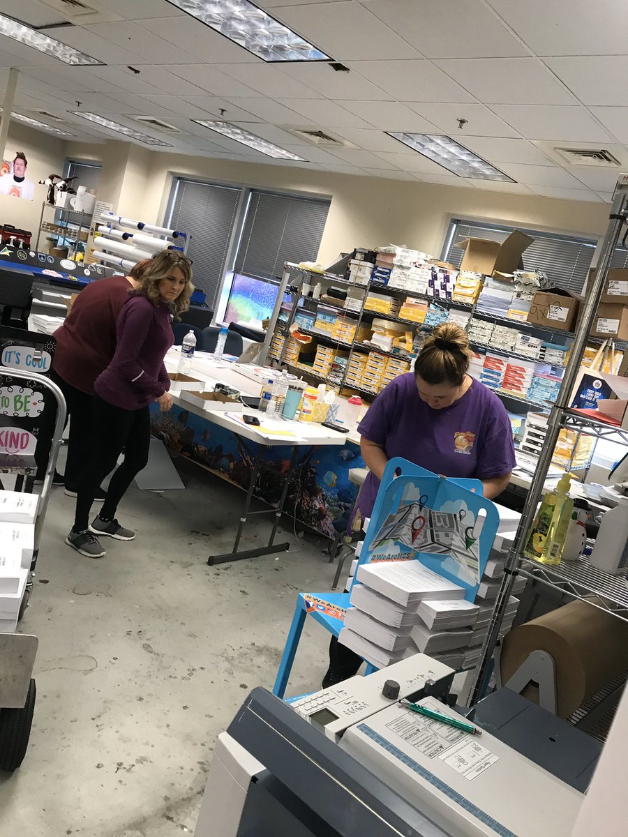 HamptonCSchools's tweet image. Oh yes we do have an AWESOME team working all weekend long to support teaching and learning for our HCS students! 👏👏👏 Also a big shout out to our high school principals for coming in and helping run learning packets!!! Every Child Every Day Whatever it Takes! #WeAreHCS