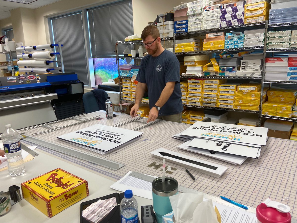 HamptonCSchools's tweet image. Oh yes we do have an AWESOME team working all weekend long to support teaching and learning for our HCS students! 👏👏👏 Also a big shout out to our high school principals for coming in and helping run learning packets!!! Every Child Every Day Whatever it Takes! #WeAreHCS