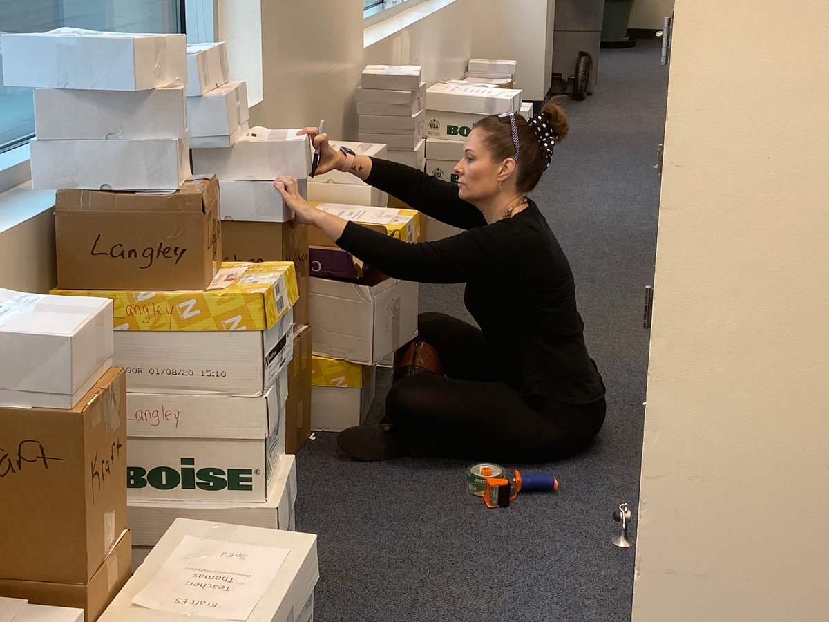 HamptonCSchools's tweet image. Oh yes we do have an AWESOME team working all weekend long to support teaching and learning for our HCS students! 👏👏👏 Also a big shout out to our high school principals for coming in and helping run learning packets!!! Every Child Every Day Whatever it Takes! #WeAreHCS