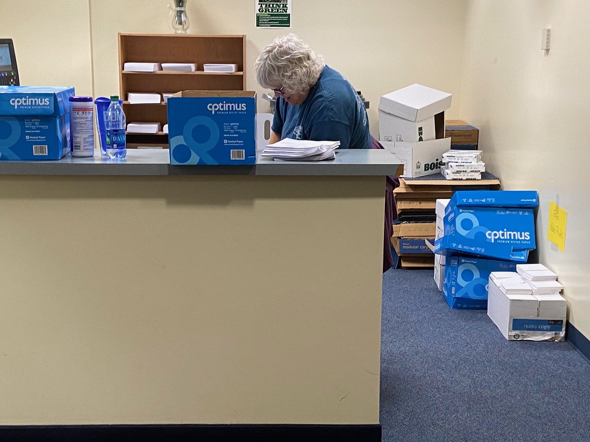 HamptonCSchools's tweet image. Oh yes we do have an AWESOME team working all weekend long to support teaching and learning for our HCS students! 👏👏👏 Also a big shout out to our high school principals for coming in and helping run learning packets!!! Every Child Every Day Whatever it Takes! #WeAreHCS