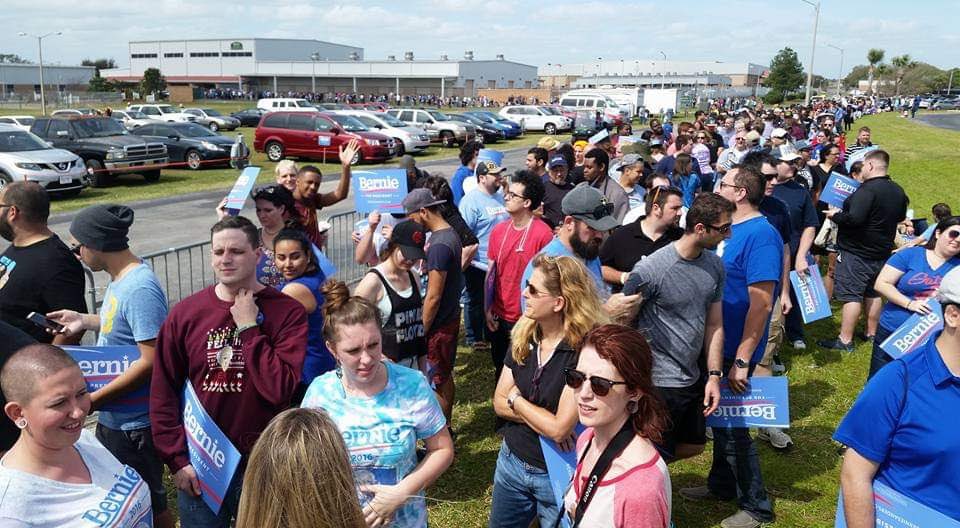 FL4Bernie2020's tweet photo. #Flashback pics to Bernie’s 2016 rally in Kissimmee, Florida! Think how much better we would be off today if Bernie had been president the last four years. #FloridaForBernie #Bernie2020 #FLPrimary #DebateNight #EarlyVotingWeekend https://t.co/G7XPaqToZR