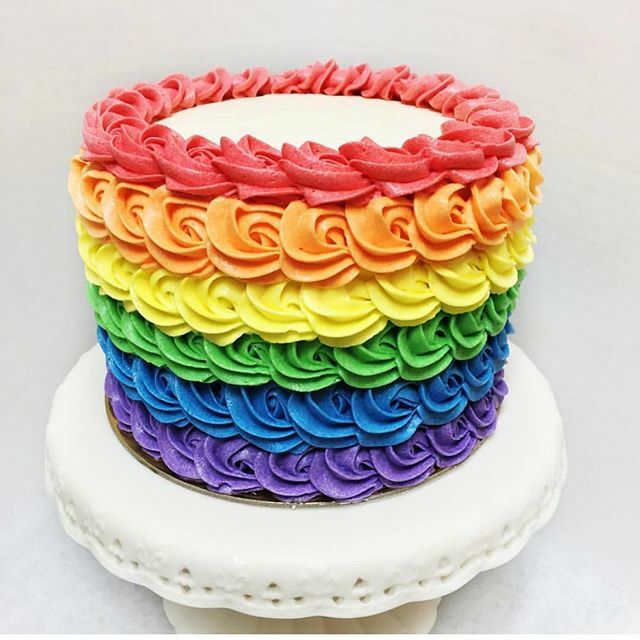 originalcupcake's tweet photo. 🌈Hope this cake brightens your day!🌈☀️
There’s always a rainbow after the storm right?😉💕💕
#kindness #love #goodvibes 
#vancouverbccanada #yvreats https://t.co/gSeEfUW1Ux https://t.co/mqoIr3OoKH