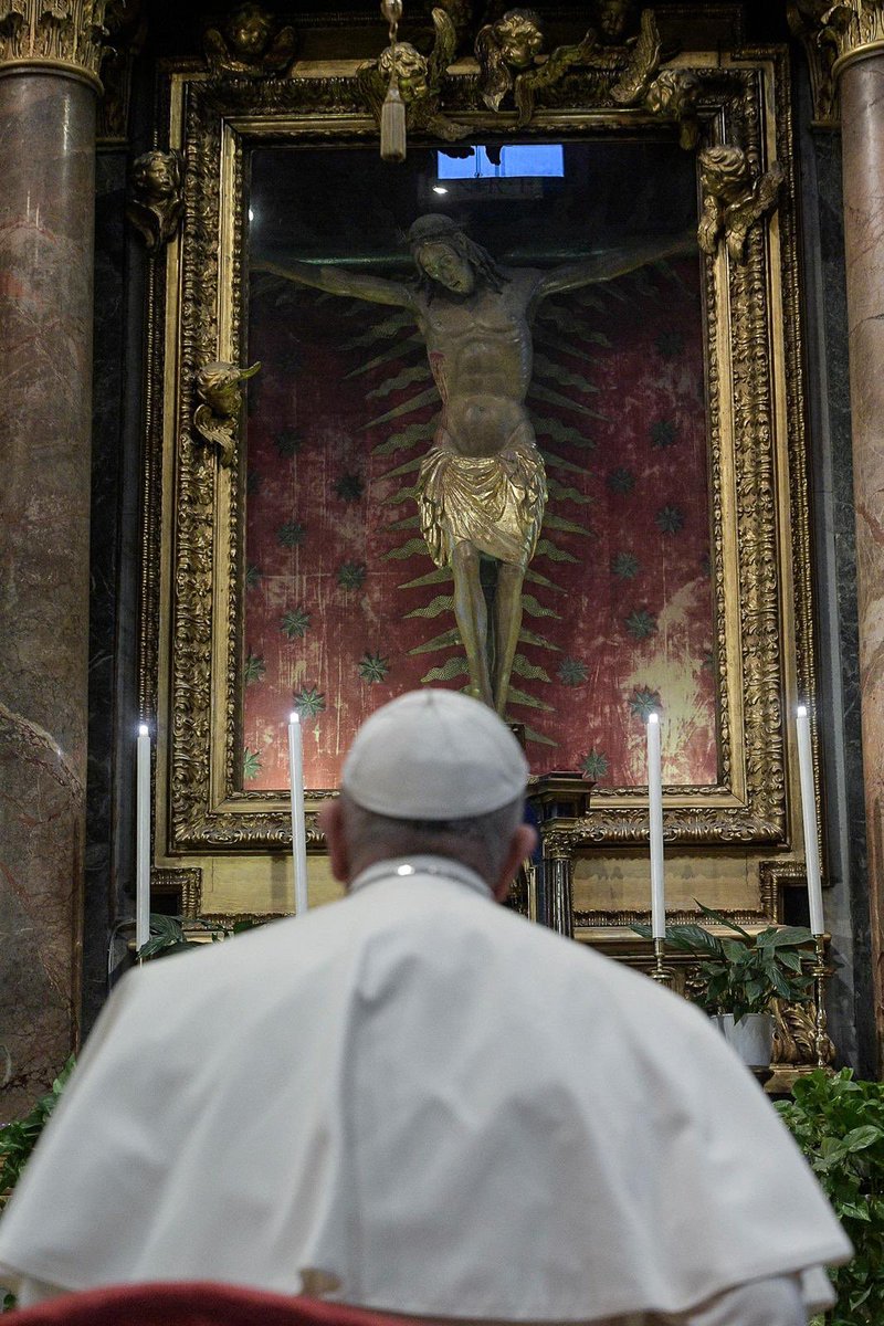 📸 March 15 | #PopeFrancis visited San Marcello al Corso to pray for the end of the #coronavirus pandemic. He prayed in front of the same cross carried through #Rome in 1522 to end the “Great Plague.”

PC: #Vatican Media