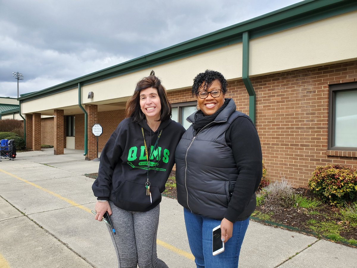 Ronzgal97's tweet photo. Fearless leaders and teachers ready with schoolwork packets for pickup - even delivered a few by bike. #yorkcountystrong #pantherpride @goqlms #engagedycsd https://t.co/AMAESgliSO