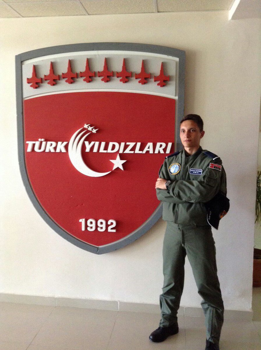sevincozarslan's tweet photo. 24. yaşın kutlu olsun Ragıp Enes. Boğaz Köprüsünde, hiç acımadan boğazını kestiler. 

Boynunun orta yerinde, 6 cm uzunluğundaki kesiği de sana yapılanları da unutacak değiliz. https://t.co/C5WBgF3z2V