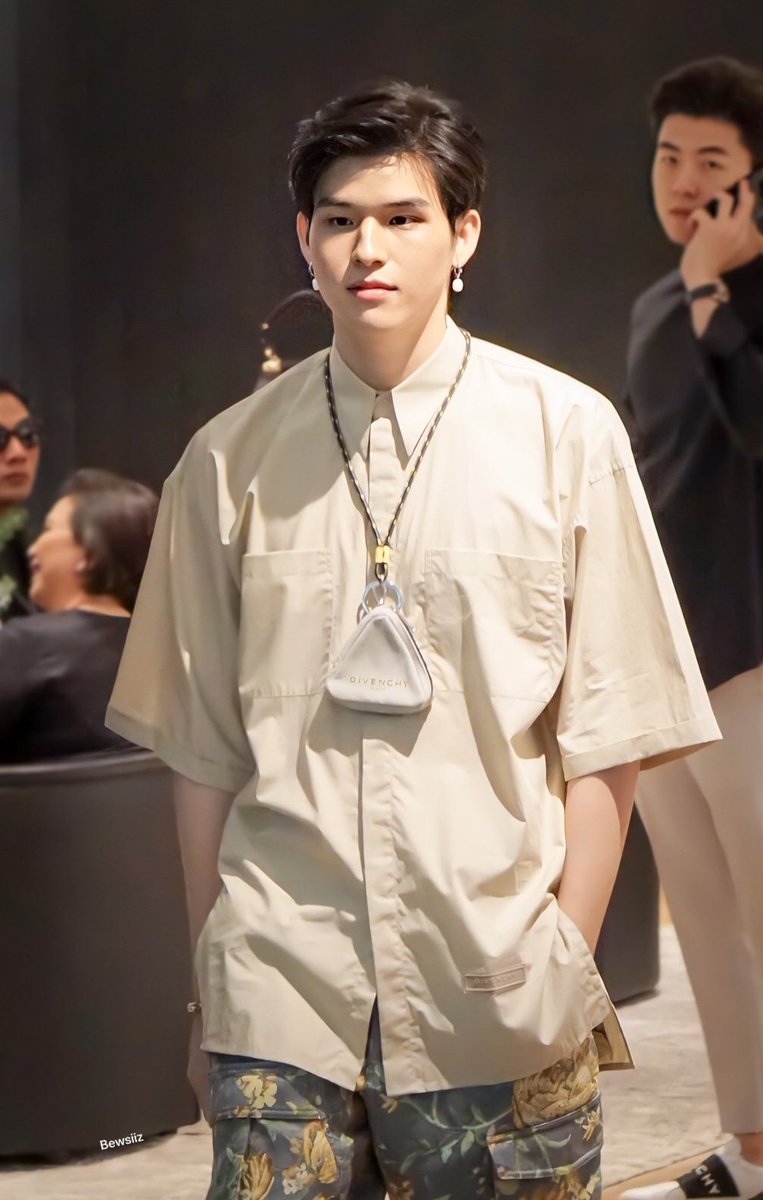 Nathanan28's tweet photo. หลีกๆๆพ่อจะเดิน พ่อจะไปมิลานอีกรอบ
@skywongraveee
#รักผู้ชายชื่อสกายวงศ์รวี
#skywongravee #GivenchySS20 https://t.co/zi2Z4XPNtl