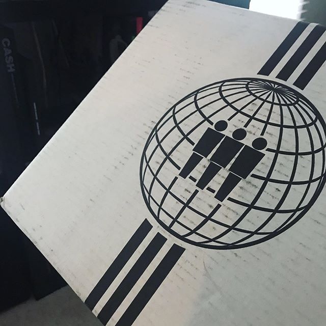 bloodforvinyl's tweet photo. Happy happy day! My #thirdmanvault showed up! #TheRaconteurs at #CainsBallroom? Yes, please!! https://t.co/6LrsBpOkE0