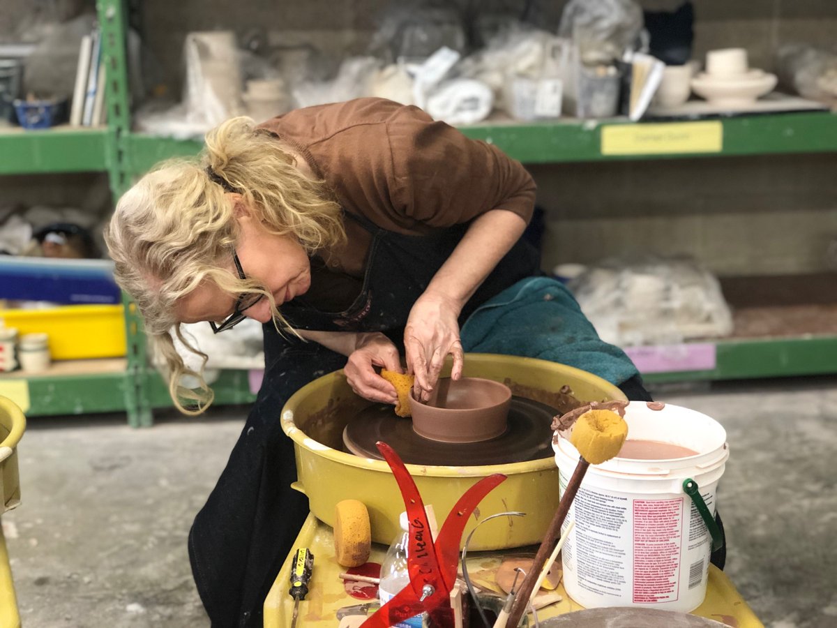 OdysseyClaywork's tweet photo. 💥NEW CLASS💥Our Beginner Wheel class filled so quickly we decided to add a second one! Join us for Beginner Wheel Saturdays, 10am – 12:30pm from April 4th – May 9th. Can't wait til April? We have availability in several classes beginning in March 👉https://t.co/fy5OvHXER9 https://t.co/kIvY1vTKzA
