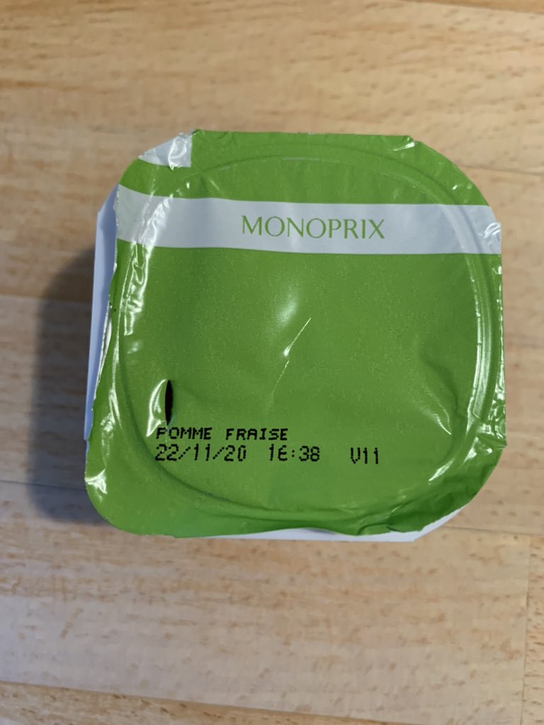 jbjomier's tweet photo. Deuxième fois que j’achète des compotes percées @Monoprix ! Qu’est-ce qui se passe?? https://t.co/DE6rIQwDMZ