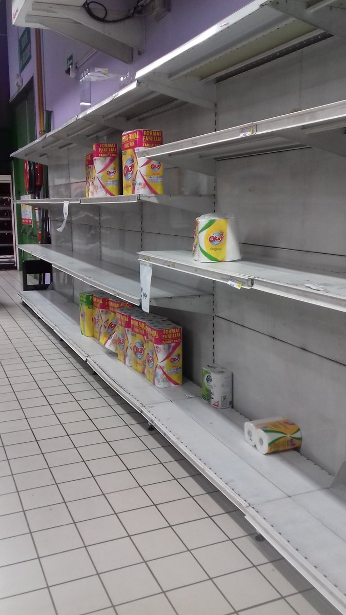 Douceur_Python's tweet photo. PQ j'ai, pâtes j'aime pas mais Quinoa et blé nada,farine nada,pois chiche nada,javel nada ... Par contre litière pour mes chats nada aussi.les gens deviennent fous. @Intermarché https://t.co/vEDZagGfNw