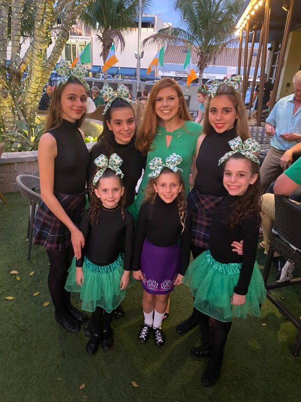 goodspiritsftl's tweet photo. March 13th– 17th--- St Pats Day Weekend -all QD locations!!! Lily Bell with TUlLAMORE Whiskey $10 - IRISH EYE COFFEE DRINK $10- Tullamore shots $5 -Beer Special –3 for $12 (Harp, Guiness &amp; Killian Red) any combination- Corned Beef Sandwich $10 with choice of fries or Potato Soup https://t.co/Y8w9KFa6s3