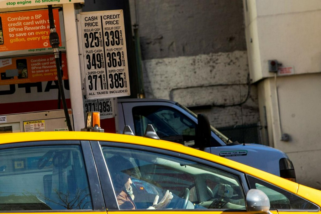 Reuters's tweet photo. Gasoline becomes more affordable, just when Americans don't need it https://t.co/ofSypRaYeh https://t.co/Vs6e5AtlSF