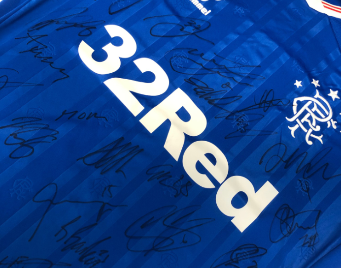 32Red's tweet photo. RANGERS FANS! 🚨

The football may be on hold, but the competitions keep on rolling - we're giving away a signed Rangers shirt! ✍️

For your chance to win, simply RT, follow and comment #32Red - winner to be picked at random ⁉️

T&amp;Cs➡️ https://t.co/CsdCt5BkBR 🔞

#RangersFC https://t.co/s18rnwqKwD