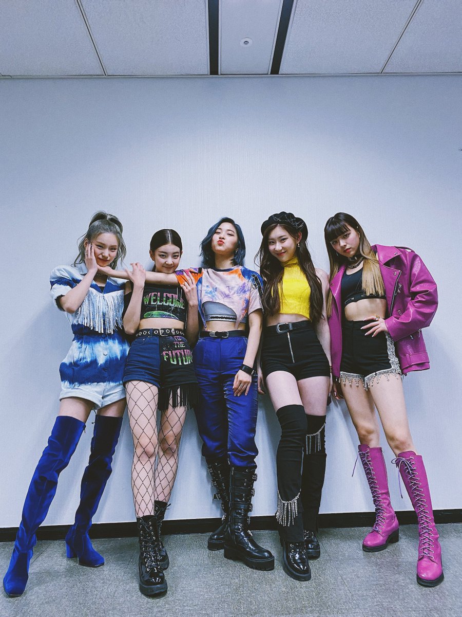 ITZYofficial's tweet photo. 믿지 덕분에 WANNABE 첫 주 활동이 행복했어요❤
믿지를 위한 선물 Nobody Like You 셀피캠 보면서 ITZY와 함께 하는 일요일 밤도 준비되셨나요~?🌙

YouTube https://t.co/GQQqLO6zOc
Melon https://t.co/BRhSjAcuZe

#ITZY #있지 @ITZYofficial
#MIDZY #믿지
#ITzME #WANNABE
#WANNABEITZY https://t.co/kFu5RZMCbB