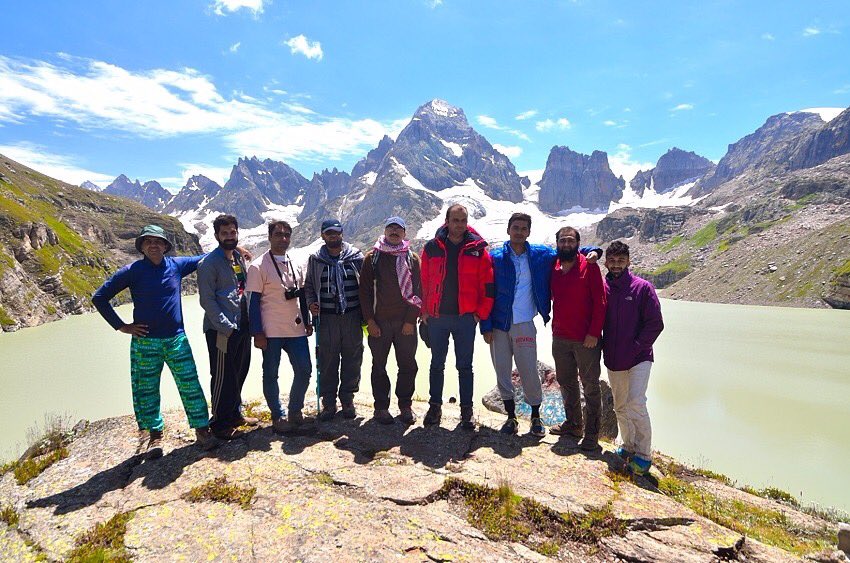 abas_786's tweet photo. Trekking Gang @ Chitta Khatta Lake, AzadKashmir, Pakistan. This trek is famous for its landscape and lush green meadows. Difficulty of the trek is of extreme level.
#travelblogger #travelinpak #ChittaKhattaLake #Kashmir #travelling #trekking #Glacier #treksinkashmir https://t.co/vMjJbcq2KN