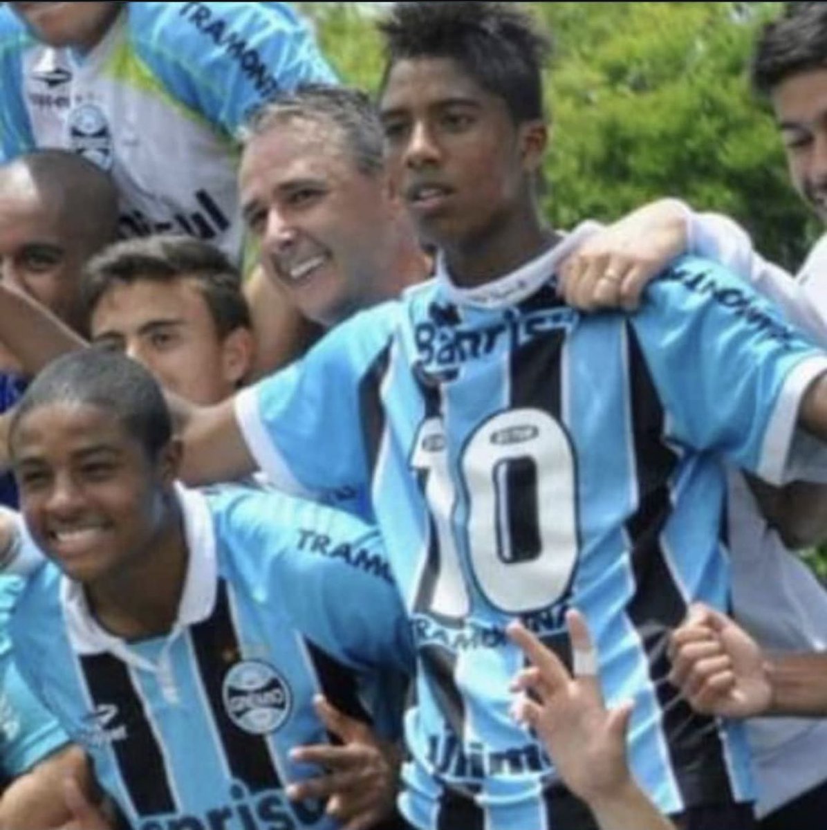 gfbpaduda's tweet image. QUEM REALMENTE DEVERIA SER O DONO DA 10