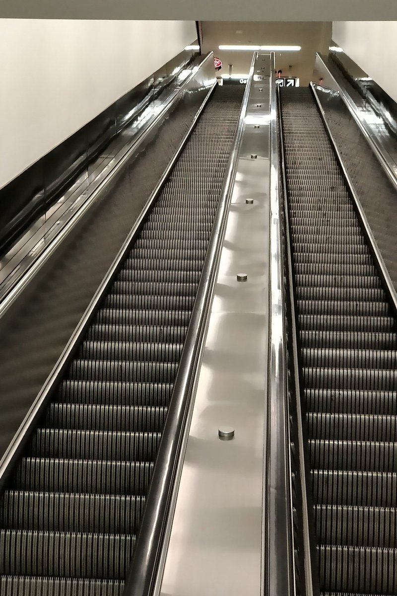 FionaCraig00's tweet photo. Despite a few misgivings from people that I might infect them with #COVID19 after travelling, finding someone to get close enough to, to contract anything, will be a challenge !!!! #EmptyAirports #EmptyPlanes @Delta @ATLairport #AmericasHub #WorldShuttingDown https://t.co/wZNwncqcqf