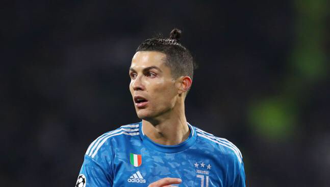 MarPadillaGT's tweet photo. El portugués Cristiano Ronaldo convertirá sus hoteles en hospitales en Portugal para atender a pacientes con Coronavirus de manera gratuita y cubrirá los gastos del personal que trabaje en ellos. https://t.co/3FdTl0SZWg