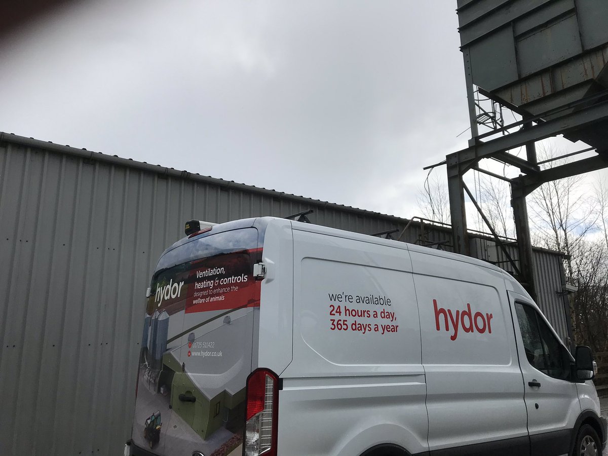 ShaunMo1's tweet photo. On site sorting a few issues before birds come in . After busy week with out enough hours in the day it’s turned into a Sunday Job #poultry #ventilation #hydor #agriculture https://t.co/SzgJKYe2jw