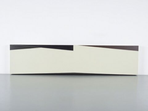 Su arte a veces usa solo planos y otras incluye pequeñas figuras.En 1983, Baer renegó de la abstracción pidiendo un retorno a la figuración.Su aporte al minimalismo es importante en la abstracción, así como su activismo en favor del papel de la pintura en el minimalismo.