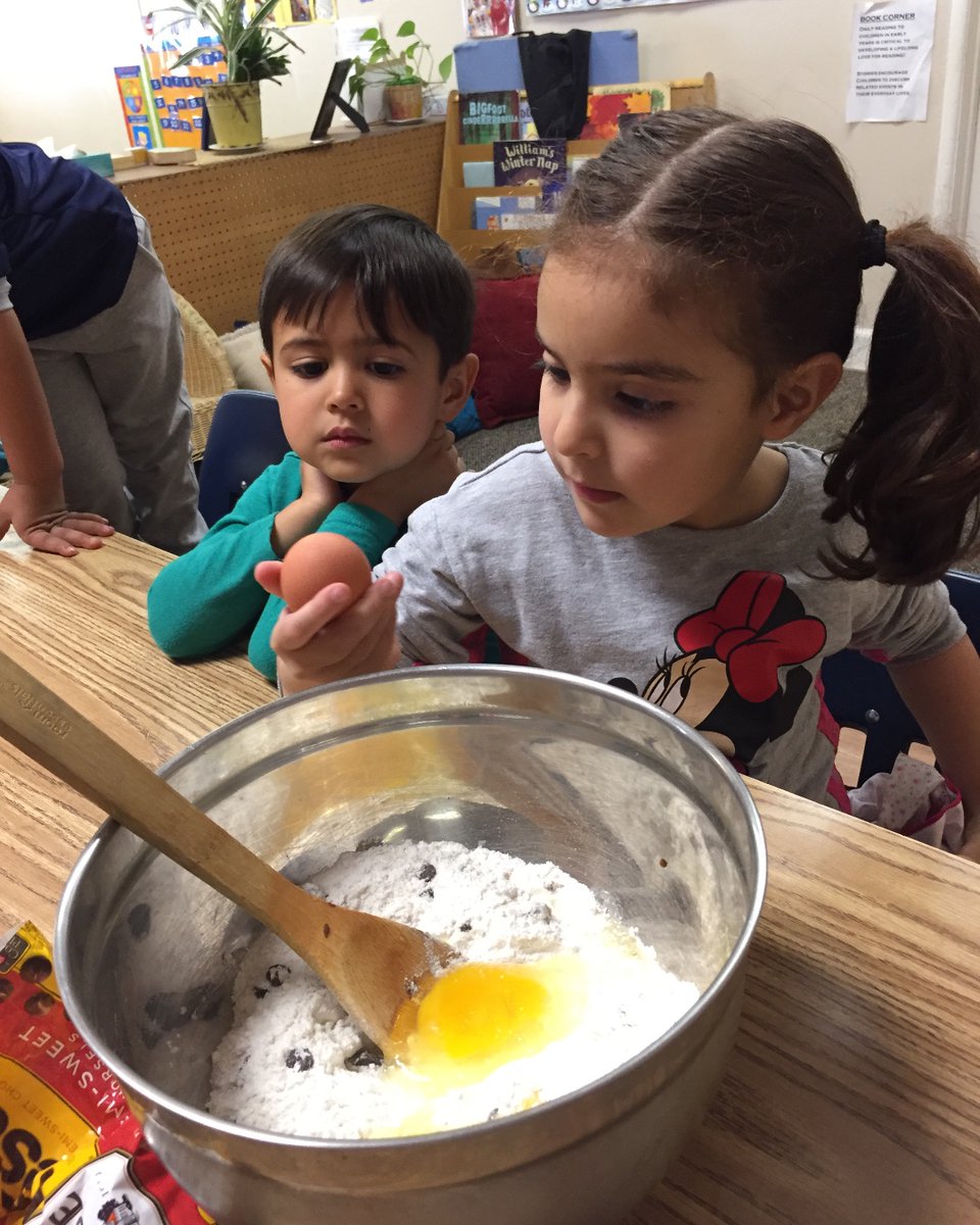 Hands-on learning offers children a wide range of benefits, including exploration of all five senses, fine motor skills development, and opportunities to engage in real-world experiences. One of the hands-on activities our preschoolers enjoy is #cooking! #earlyeducation #learning