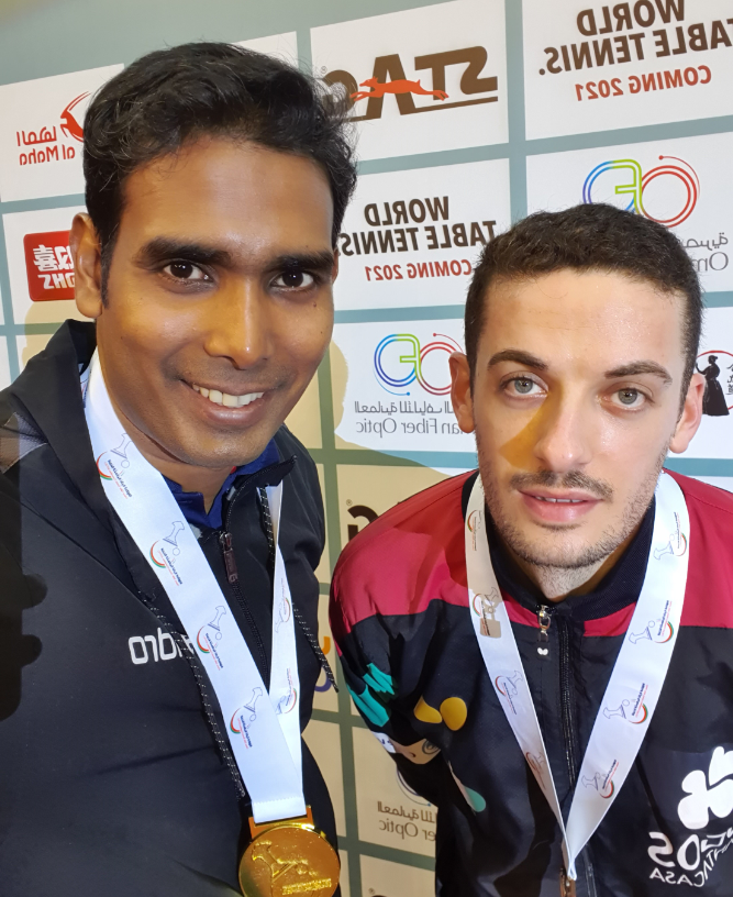 WTTGlobal's tweet photo. 🥇🇮🇳Achanta 🥈🇵🇹Freitas

🥇🇯🇵Sato 🥈🇯🇵Kato

🥇🇸🇰Pistej &amp; 🇷🇸Karakasevic 🥈🇧🇪Allegro &amp; Lambiet

🥇🇯🇵Sato &amp; Hashimoto 🥈🇸🇬Lin &amp; Zeng

🤳#GoldenSelfie time for the finalists of the #ITTFChallenge+ #2020OmanOpen 🇴🇲🏓 https://t.co/VcNQtpgE6z
