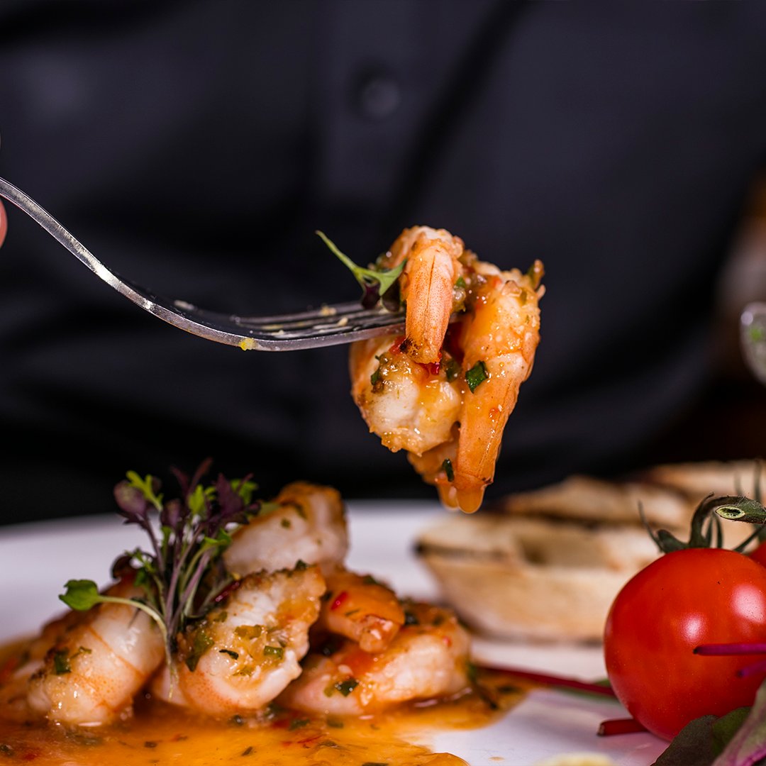 ArthurMaynesD4's tweet photo. Our delicious pan-fried prawns are served in a parsley and garlic sauce alongside a fresh herb salad - the perfect small plate to start your Arthur Mayne's experience! https://t.co/BnFKF9d5Fr