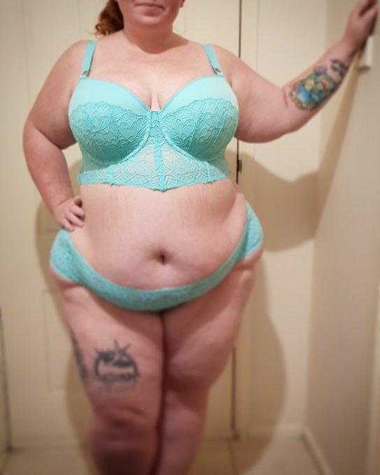 My latest set💙
#lingerielove #lingerieaddict #bbws #fatbabes #citychic #plussize https://t.co/SZaFHY