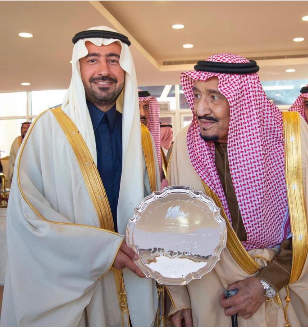 Mishal_alr's tweet photo. @sabqorg ليس غريباً التميز في بني زيد وابناء الوطن عموماً فبعد التميز والتكريم من خادم الحرمين حفظه الله هنا تميز جديد بطاقة العصر والمولدات المميزة .
#نايف الراجحي #مهرجان الملك عبدالعزيز للأبل https://t.co/WWqw14oJnF
