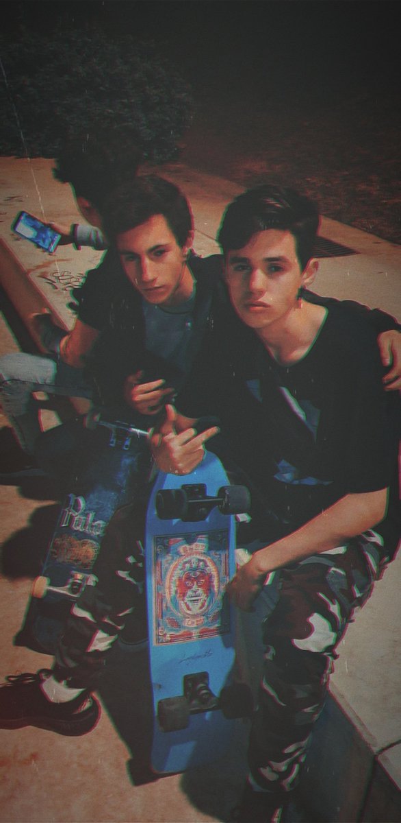 rajehzz_'s tweet photo. Porq siempre q quiero hacer una foto se mete alguien detrás 🙃 https://t.co/f5U2conwfH