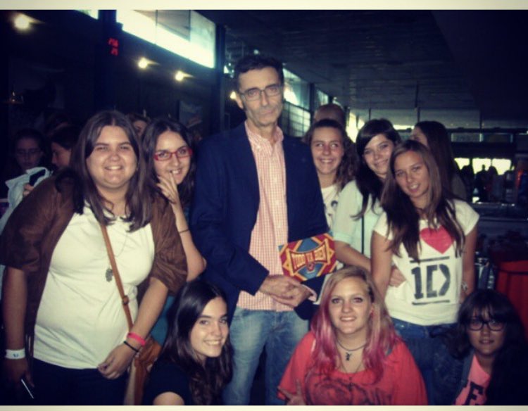 julsdefenceless's tweet photo. @fatimarh17 y yo ganamos entradas para la premiere de “WWAT THE CONCERT FILM” en Madrid, en los cines Cinesa Méndez Álvaro. Fue un día súper guay y conocimos a un montón de fans, además nos regalaron el primer libro de After antes de que se publicara! https://t.co/KGQ6cKFAsE