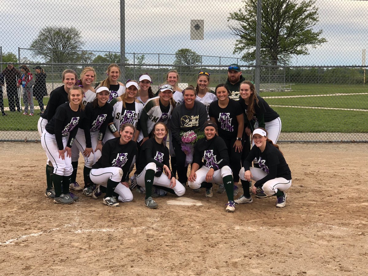 SoftballSmcc's tweet photo. If there’s a high school senior in your life, pray for them. To them, the cancellation of school Is wasted time they don’t get to spend with their friends making high school memories. They’re anxious, realizing they may never be able to take the field again 💚🥎 https://t.co/NEhP0JB9LV