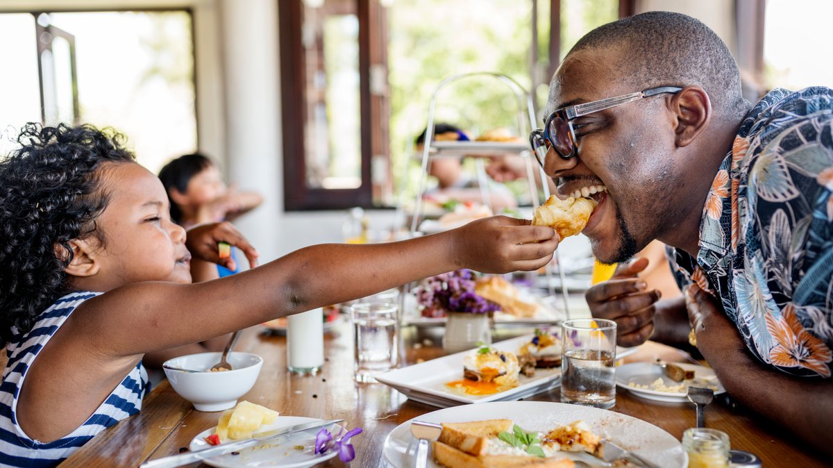 CliffCastle's tweet image. Did you know at Mountain Springs Buffet kids 3-10yrs get 50% off regular buffet price? Kids 2yrs &amp;amp; under eat FREE! Enjoy Sunday Brunch with the family from 10am-2pm at a low price. That's a deal!