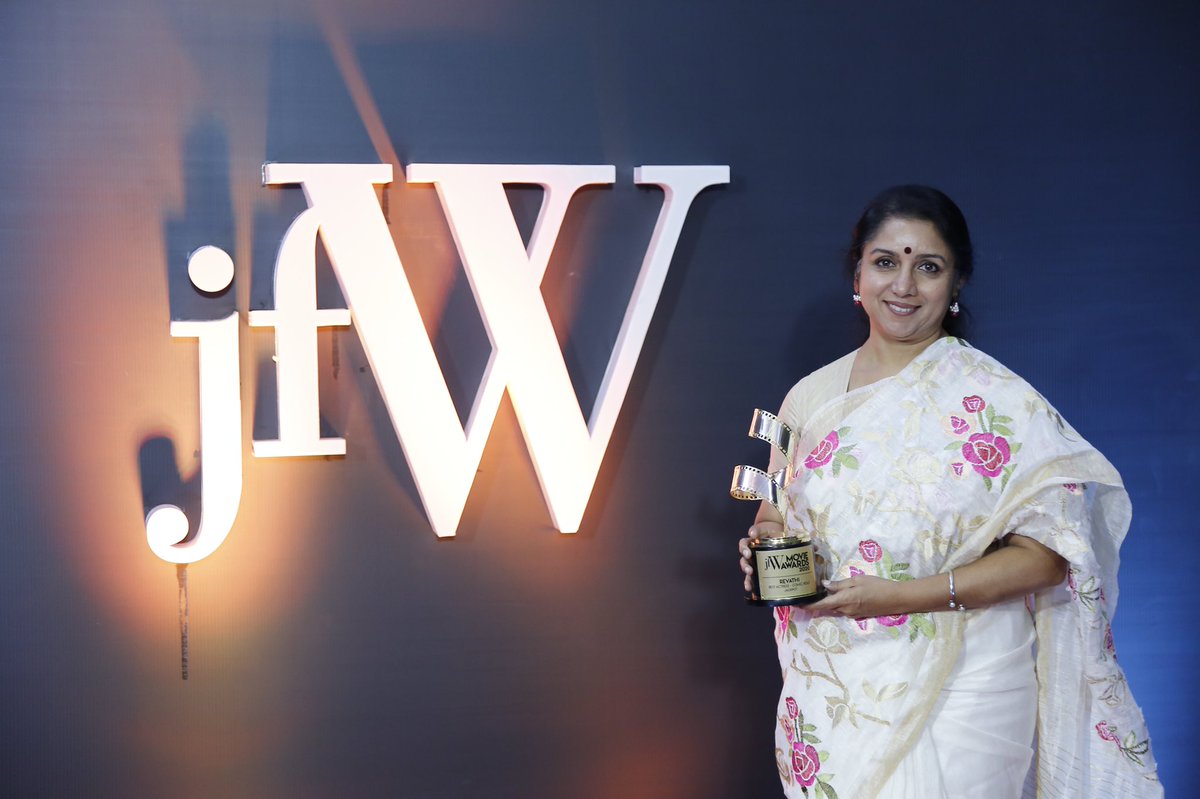 #JFWMovieAwards2020 : Actress Revathi wins the BEST ACTRESS IN A COMIC ROLE for her role in Jackpot. #jyothika @DirKalyan