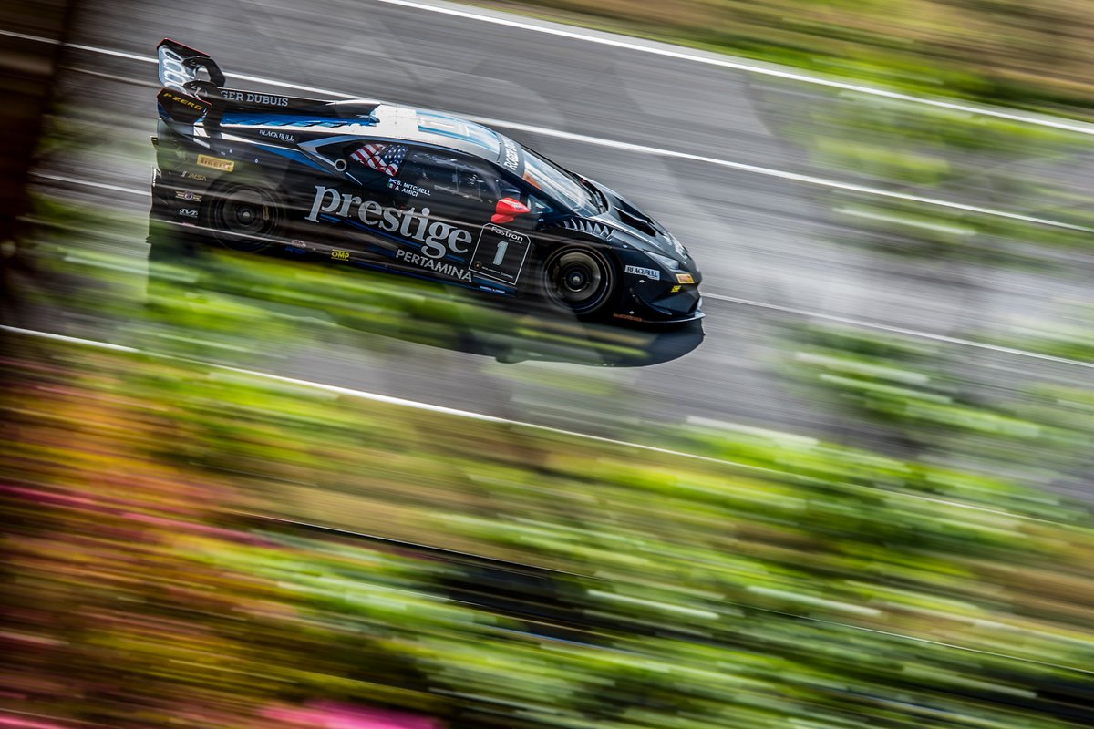 waynetaylorrcng's tweet photo. Today we're spotlighting the beautiful No. 1 Prestige Performance Lamborghini Huracán Super Trofeo driven by @andreaamici47 and @SMitchellRacing at @BarberMotorPark!
#Prestigeperfctr https://t.co/VIzrGRZEha