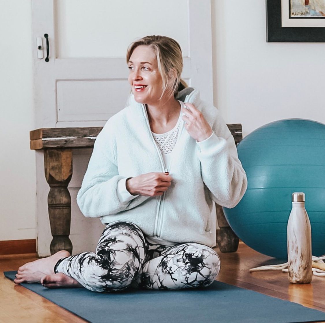 Finding ways to be creative during this self-isolation - starting with some at home workouts! 💬What are your favorite ways to workout with out leaving the house? Leave a comment below and share your favorites.

|| photo via @dousedinpink