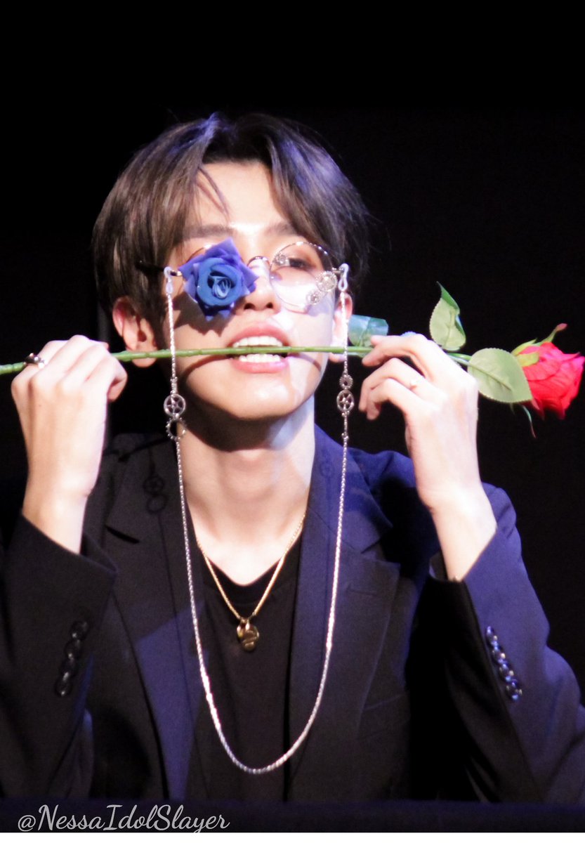 NessaIdolSlayer's tweet photo. 191110 fansign
Did someone call for a Prince Charming? 🌹
#1TEAM #루빈 #이루빈 #ルビン #RUBIN #원팀 #IRUBIN #MakeThis https://t.co/ea1hrnHQH0