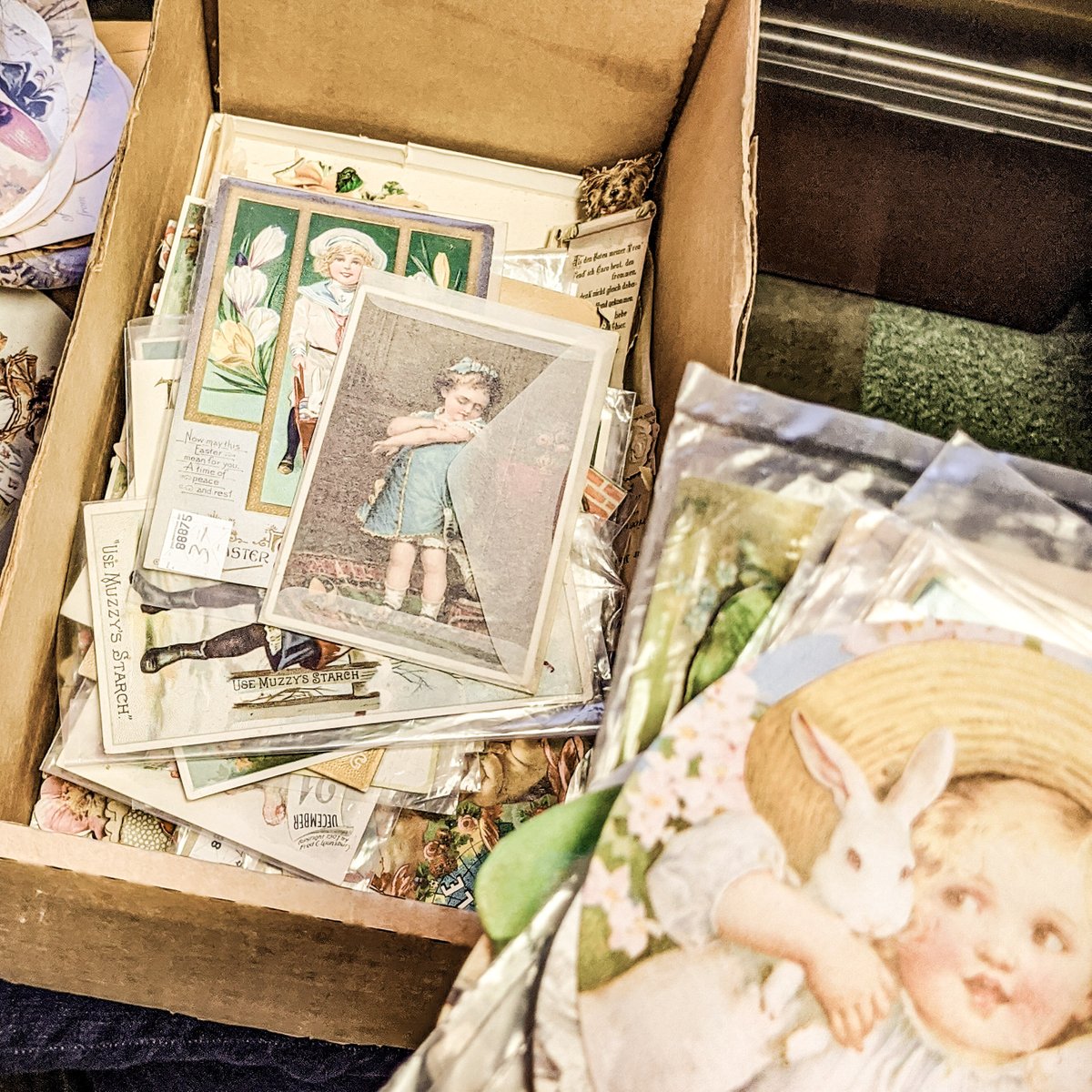 AKoplikDesigns's tweet photo. Check out these vintage post cards Anne and her daughters collect! Some of these are over a 100 years old! 

Do you collect anything? We would love to hear to about it! 

#annekoplikdesigns #jewelry #antiques #postcards #stationary #collection https://t.co/mLm5HGtTNN